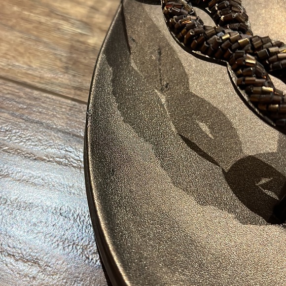 Kenneth Cole Reaction beaded thong sandals - Picture 3 of 10